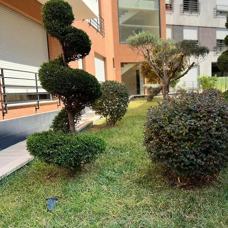 Nemis In The Centre Of Four Free Parking 티라나