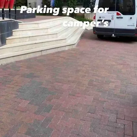 Nemis In The Centre Of Four Free Parking تيرانا